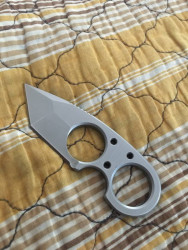 Brous blades neck knive D/2 trade for other small knives (Queens)
