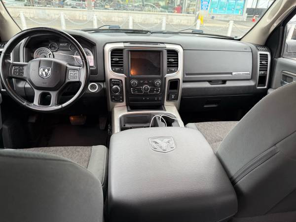 2018 dodge ram - $12,999 (Brooklyn)-pic_1
