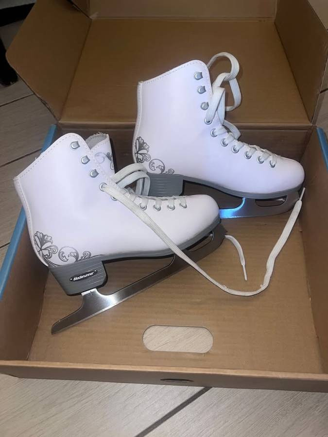 Bladerunner size 3 girl's figure skating ice skates - near new - $50 (Harlem / Morningside)-image
