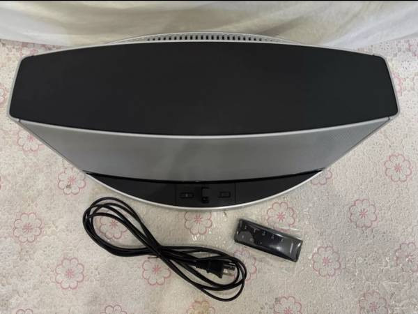 Bose® SoundDock ™ 10 Digital Music System Bluetooth® - $200 (Inwood / Wash Hts)-pic_1
