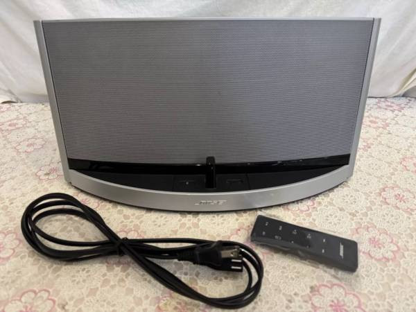 Bose® SoundDock ™ 10 Digital Music System Bluetooth® - $200 (Inwood / Wash Hts)-image