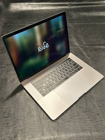 Macbook Pro 15" Touch Bar 2018 2.2ghz i7 processor 16 500GB - $350-pic_1