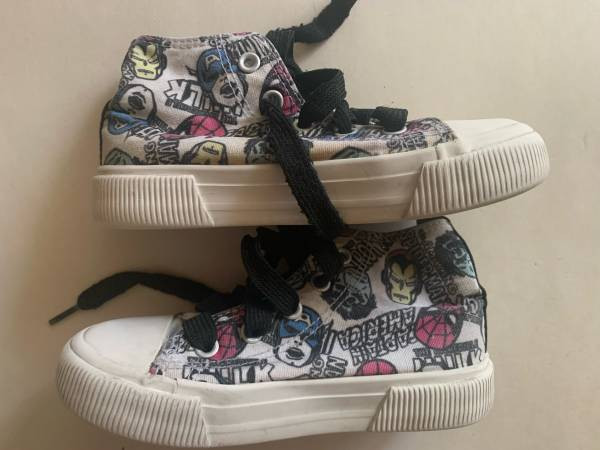 Marvel girls sz 1 sneakers, excellent condition - $5 (Brooklyn)-image