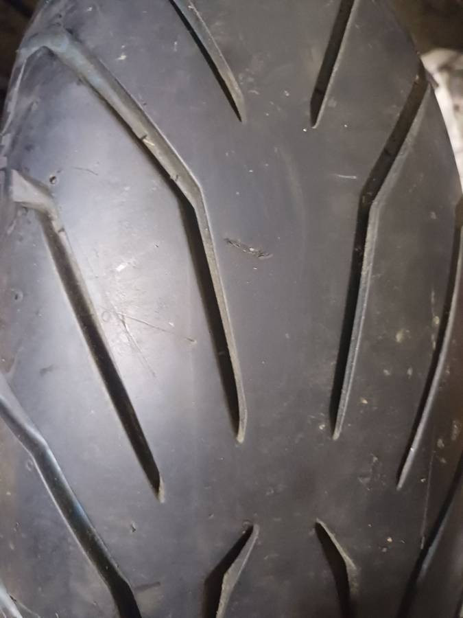 Pirelli Angel GT rear, almost new w/damage ZR17 Fits Suzuki GSX-R 600 2001 - $70 (Midtown)-pic_1