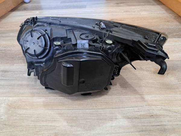 Used BMW 2002-2007 E60, 2004-2007 E61 Right/Passenger XENON Headlight with bulbs - $220 (Elizabeth)-pic_1