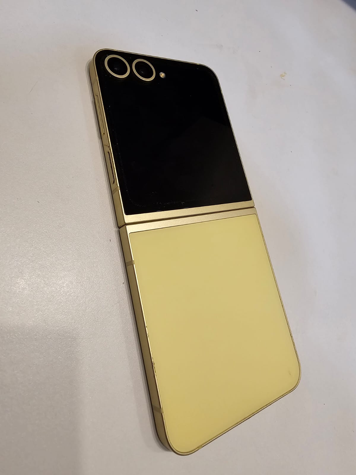 Samsung Galaxy Z Flip 6 Smartphone-pic_1