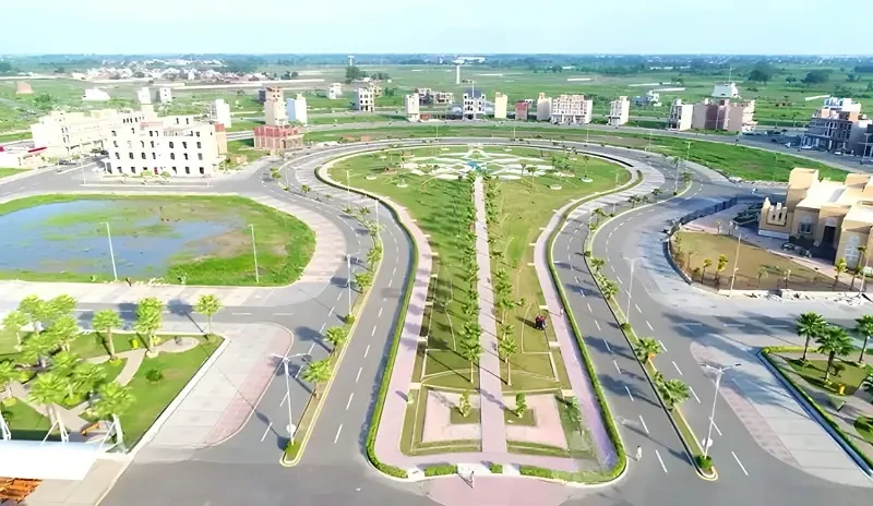 9.76 Marla Corner Plot For Sale Royal Palm City, Gujranwala-image
