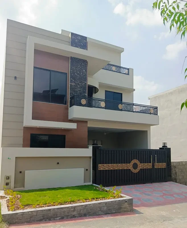 Excellent Location: A Centrally Located, Sun-Facing House Available for Sale in Islamabad.