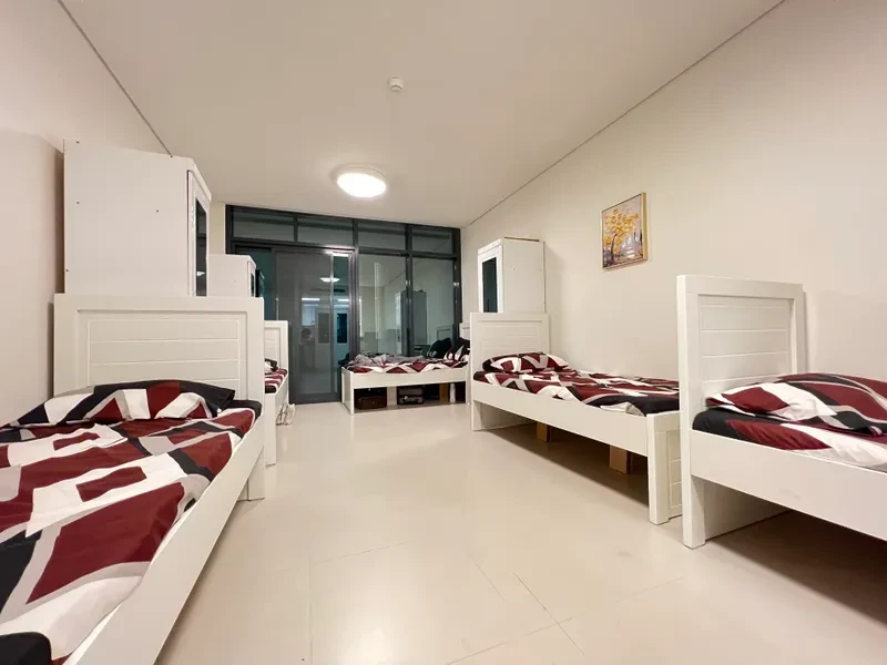 Males premium exec: bedspace/2 mints from union metro station Dubai-image